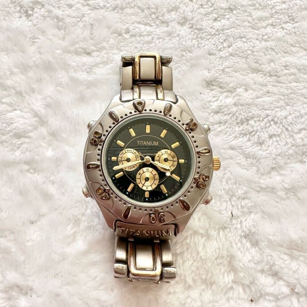 Men's Universal Titanium watch